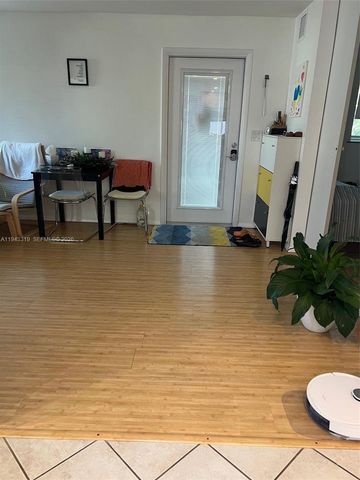 225 SE 16th Ave 8, Fort Lauderdale, FL 33301