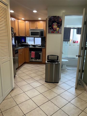 225 SE 16th Ave 8, Fort Lauderdale, FL 33301