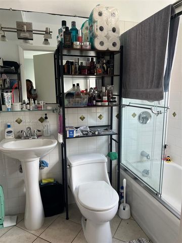 225 SE 16th Ave 8, Fort Lauderdale, FL 33301