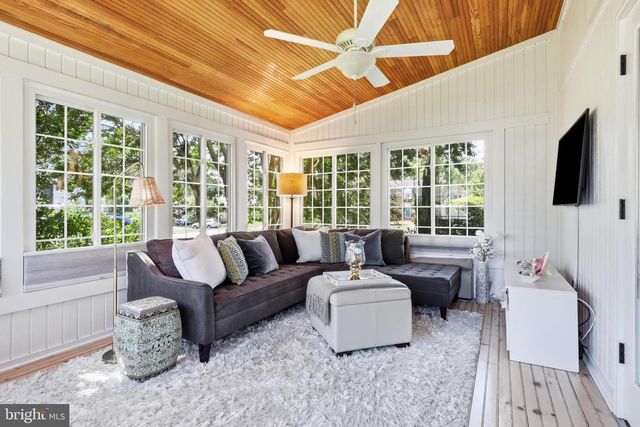 7711 HAYFIELD RD, Alexandria, VA 22315