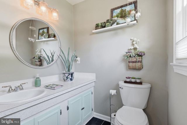 7711 HAYFIELD RD, Alexandria, VA 22315