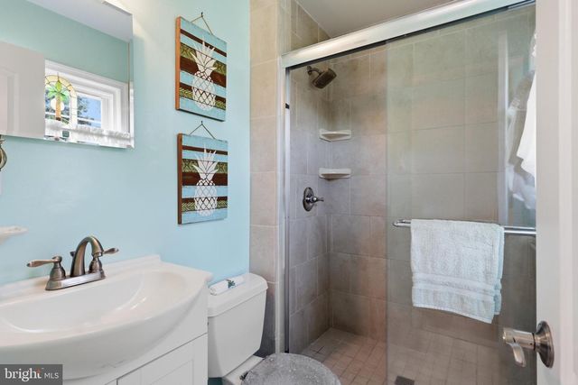 7711 HAYFIELD RD, Alexandria, VA 22315