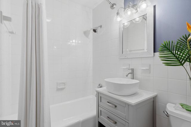 7711 HAYFIELD RD, Alexandria, VA 22315