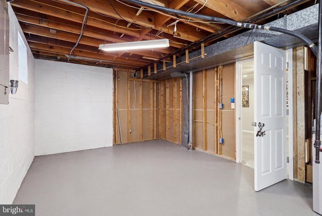 7711 HAYFIELD RD, Alexandria, VA 22315