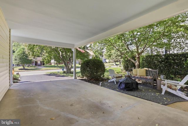 7711 HAYFIELD RD, Alexandria, VA 22315