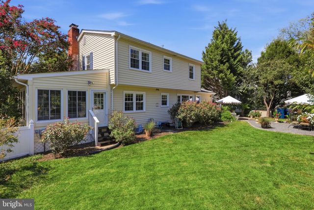 7711 HAYFIELD RD, Alexandria, VA 22315