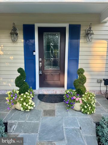 7711 HAYFIELD RD, Alexandria, VA 22315