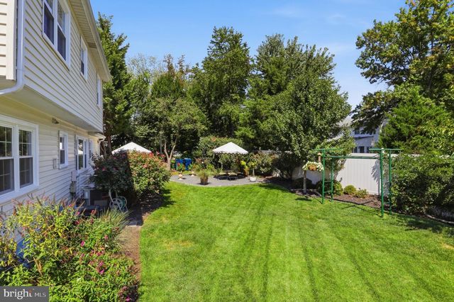 7711 HAYFIELD RD, Alexandria, VA 22315