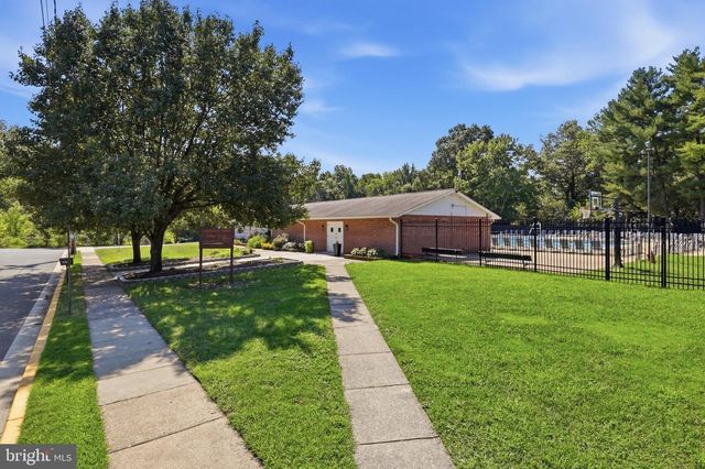 7711 HAYFIELD RD, Alexandria, VA 22315