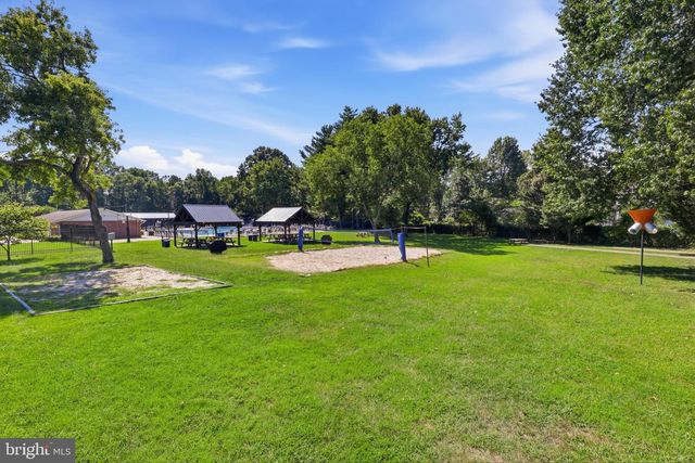 7711 HAYFIELD RD, Alexandria, VA 22315