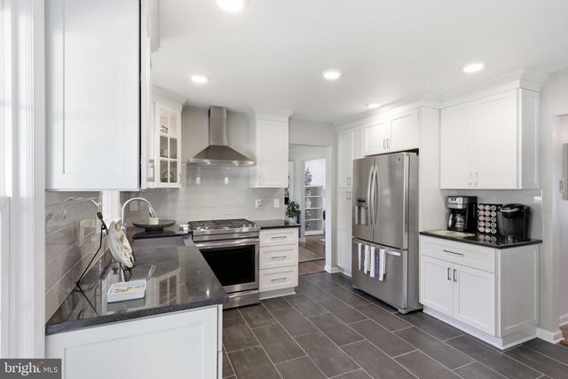 7711 HAYFIELD RD, Alexandria, VA 22315