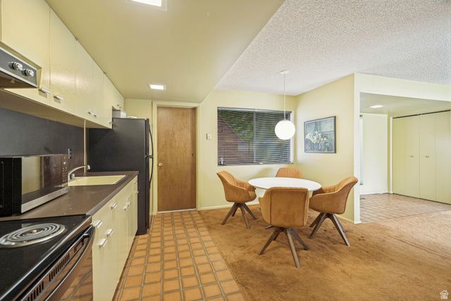 8734 S SUGARLOAF DR, Cottonwood Heights, UT 84093