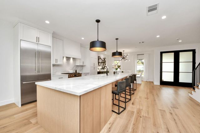 571 N Post Oak Lane, Houston, TX 77024