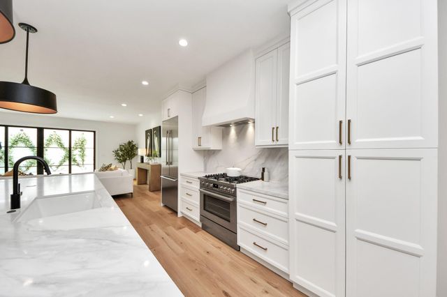 571 N Post Oak Lane, Houston, TX 77024