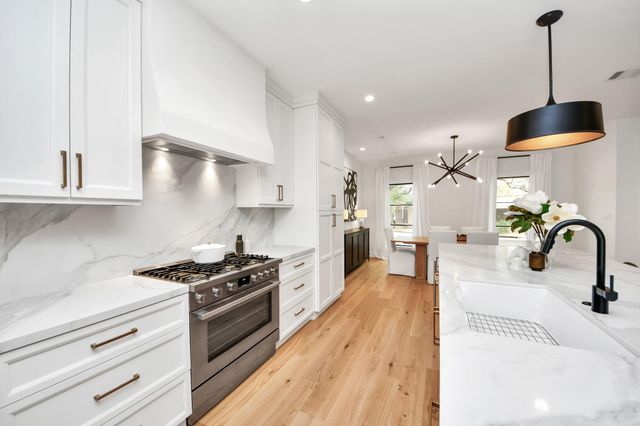 571 N Post Oak Lane, Houston, TX 77024