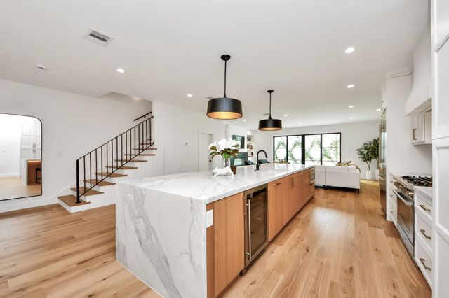 571 N Post Oak Lane, Houston, TX 77024