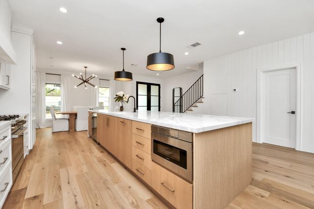 571 N Post Oak Lane, Houston, TX 77024