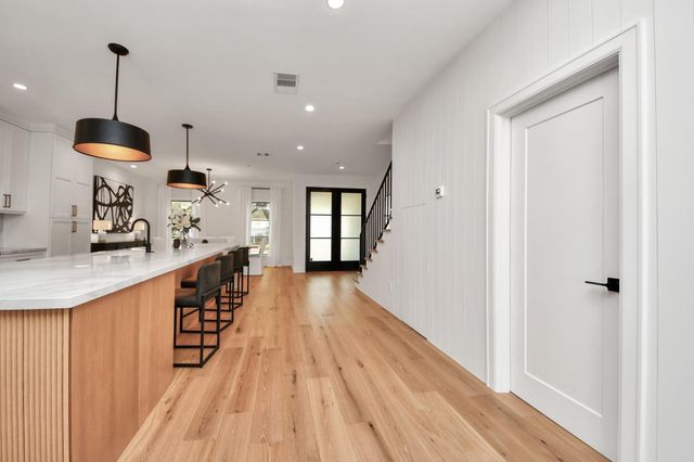 571 N Post Oak Lane, Houston, TX 77024