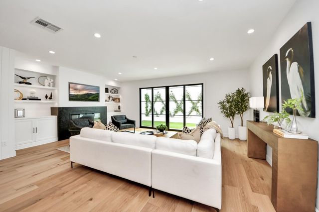 571 N Post Oak Lane, Houston, TX 77024