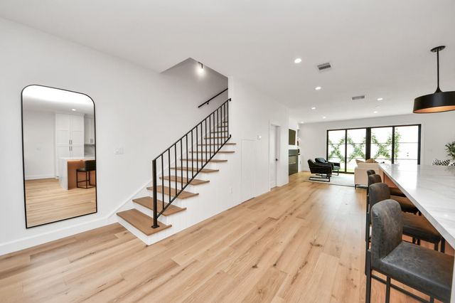 571 N Post Oak Lane, Houston, TX 77024