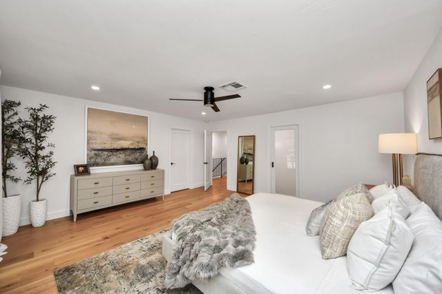 571 N Post Oak Lane, Houston, TX 77024