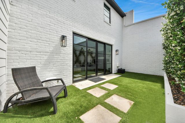 571 N Post Oak Lane, Houston, TX 77024