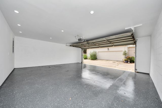 571 N Post Oak Lane, Houston, TX 77024