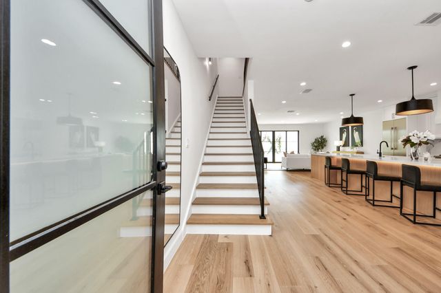 571 N Post Oak Lane, Houston, TX 77024