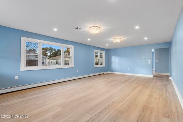 86 San Carlos Street, Toms River, NJ 08757