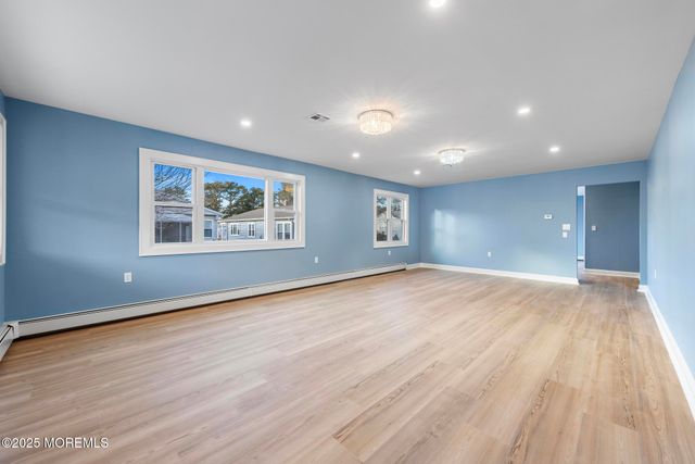 86 San Carlos Street, Toms River, NJ 08757