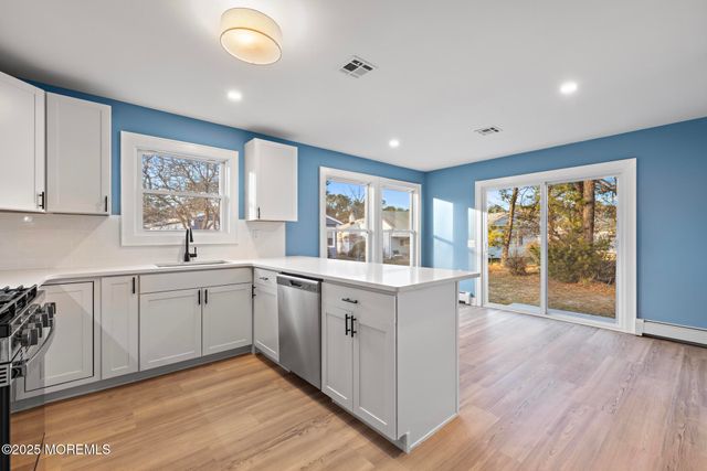 86 San Carlos Street, Toms River, NJ 08757