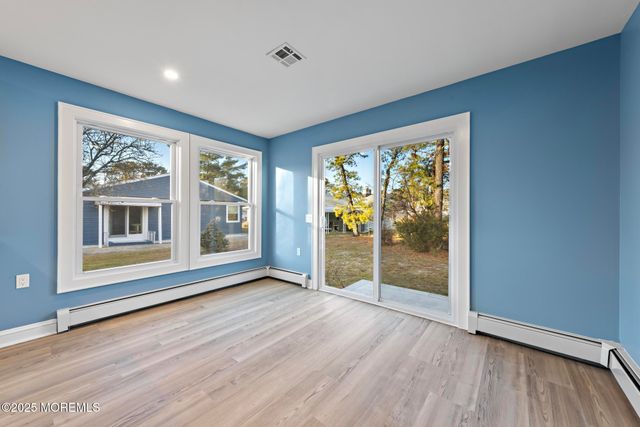 86 San Carlos Street, Toms River, NJ 08757