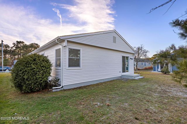 86 San Carlos Street, Toms River, NJ 08757