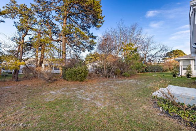 86 San Carlos Street, Toms River, NJ 08757