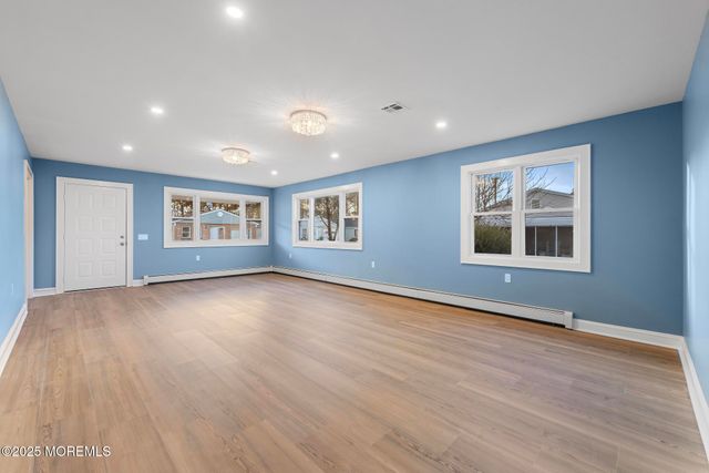 86 San Carlos Street, Toms River, NJ 08757