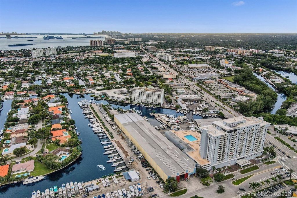 13499 Biscayne Blvd 811, North Miami, FL 33181