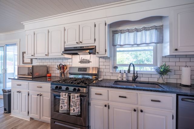 12 Horseshoe Bend Road, Leoma, TN 38468