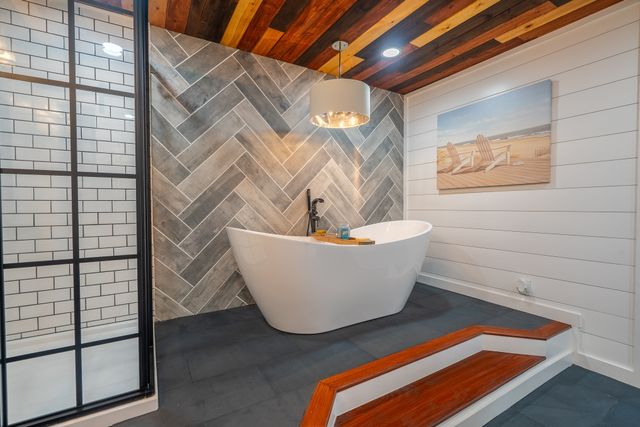 12 Horseshoe Bend Road, Leoma, TN 38468