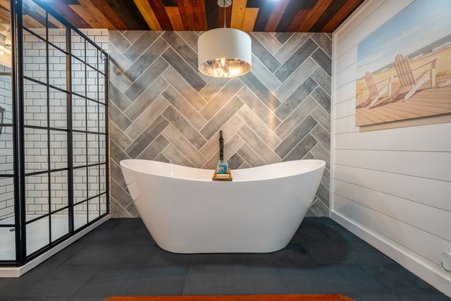 12 Horseshoe Bend Road, Leoma, TN 38468