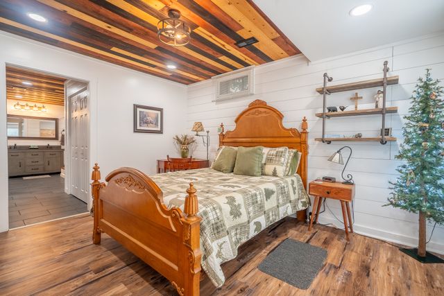 12 Horseshoe Bend Road, Leoma, TN 38468