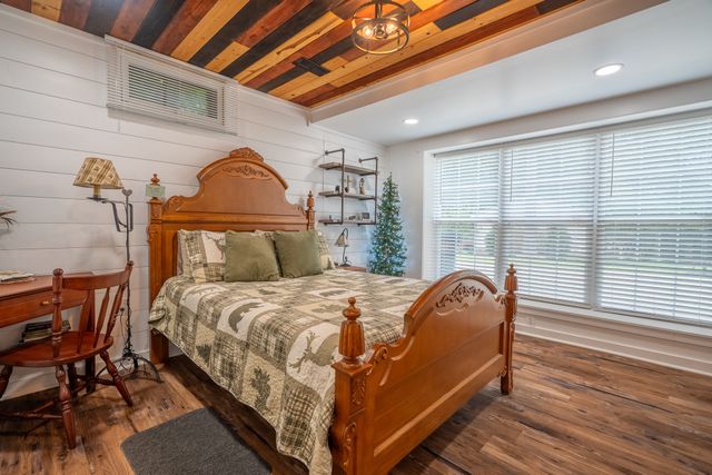 12 Horseshoe Bend Road, Leoma, TN 38468