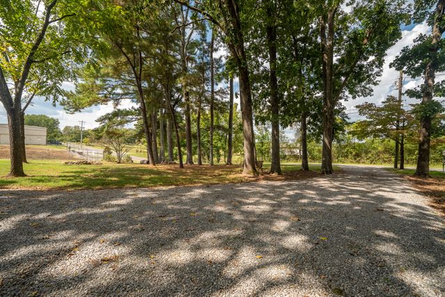 12 Horseshoe Bend Road, Leoma, TN 38468