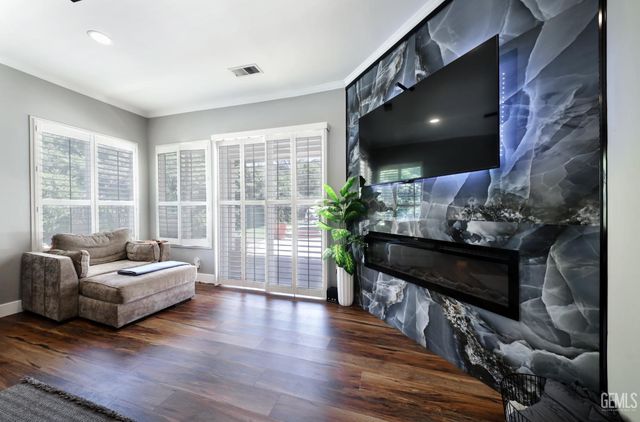 1400 Pineglen Drive, Bakersfield, CA 93312