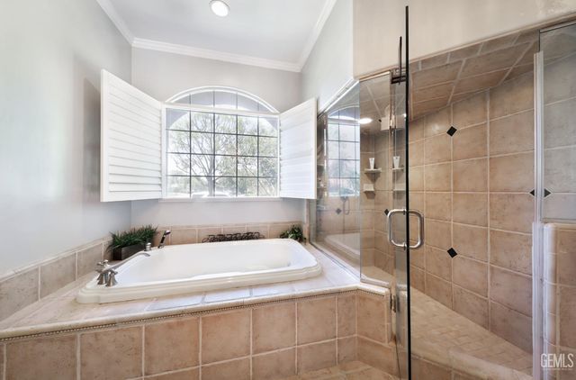 1400 Pineglen Drive, Bakersfield, CA 93312