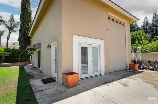 1400 Pineglen Drive, Bakersfield, CA 93312