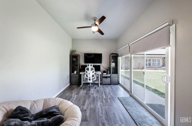 1400 Pineglen Drive, Bakersfield, CA 93312