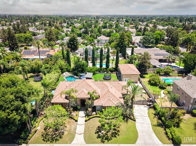 1400 Pineglen Drive, Bakersfield, CA 93312