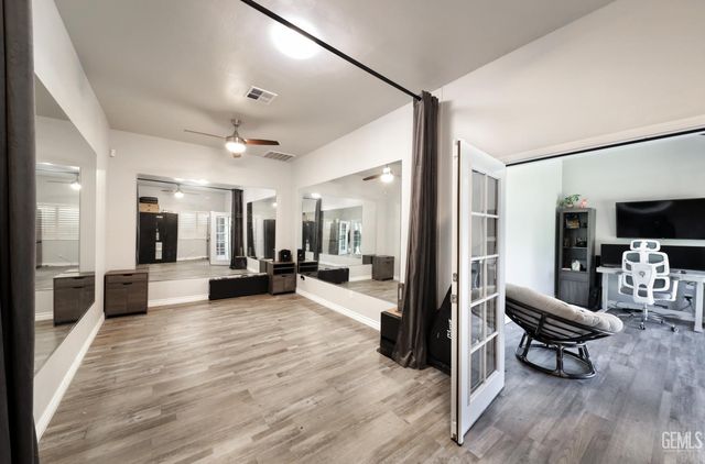 1400 Pineglen Drive, Bakersfield, CA 93312