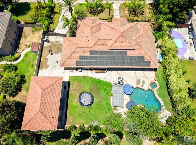 1400 Pineglen Drive, Bakersfield, CA 93312