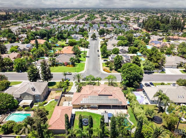 1400 Pineglen Drive, Bakersfield, CA 93312